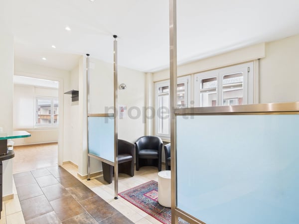 Appartement 1.5 pièces au cSur de Crans VS  charme, espace et potentiel de rénovation 2