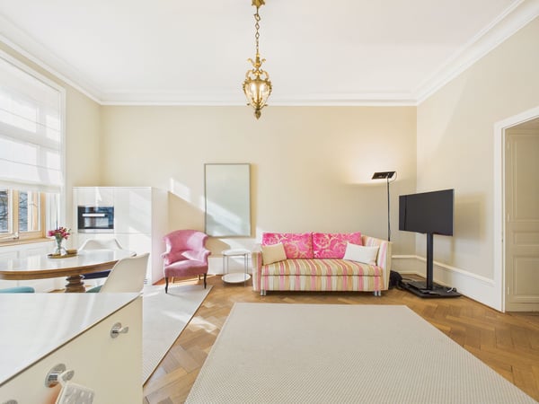 Elegant 1.5-Room Apartment in a Historic Jugendstil Villa in Basel 4