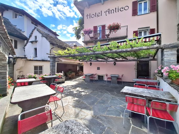 Benvenuti in questo esclusivo hotel storico nel cuore del Canton Ticino! 2