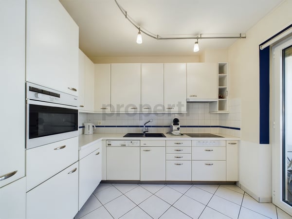 Appartamento ammobiliato di 1.5 locali a Locarno con vista lago e arredi moderni 2