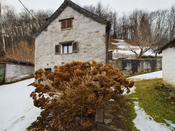 Terreno edificabile con Rustico nella splendida Valle di Blenio 5