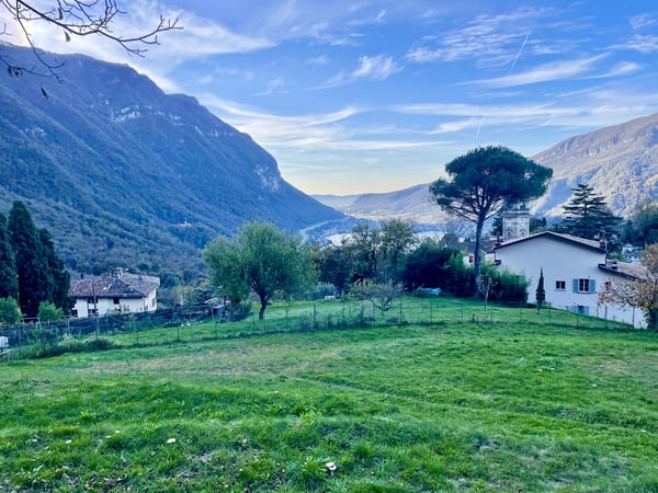 Terreno edificabile con vista lago in vendita 2