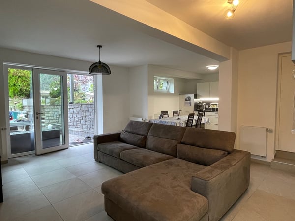 Affascinante Casa Bifamiliare con Giardino a Biasca 2