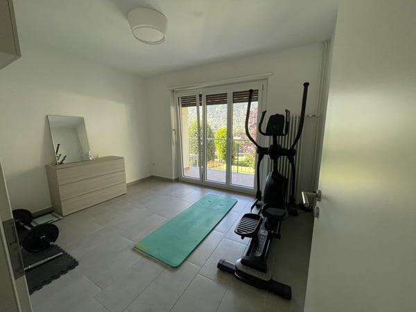 Affascinante Casa Bifamiliare con Giardino a Biasca 7