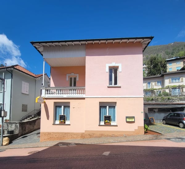 Stabile Einkommensquelle mit Gewerbe- und Wohnflächen in Orselina/ Fonte di reddito stabile con spazi commerciali e residenziali a Orselina 2