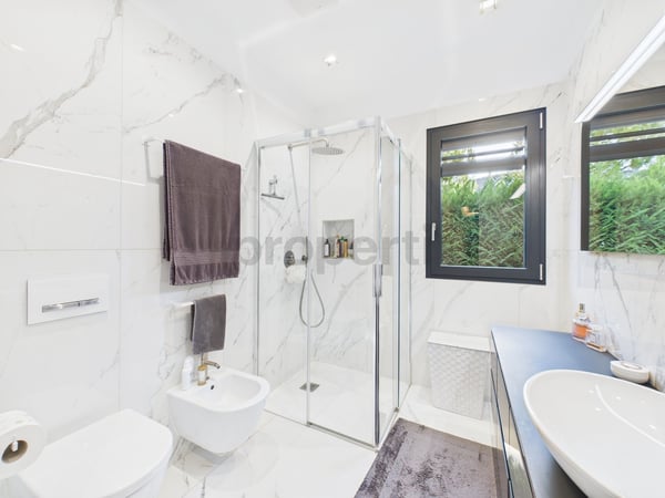 Casa moderna con giardino, spa privata e tecnologia avanzata a Locarno 10