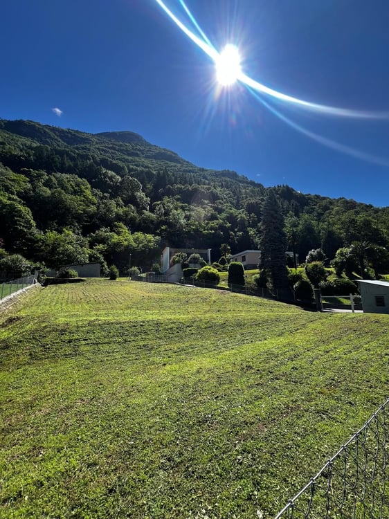 Terreno edificabile R2 situato in una posizione privilegiata a Osogna 1