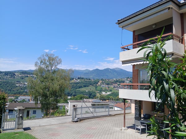 Incantevole e ampia casa bifamiliare indipendente con giardino a Lugano  ideale anche per attività professionali 12