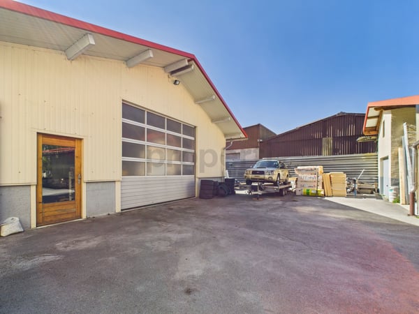 Immeuble de rendement avec 2 appartements, atelier et grand terrain à Noiraigue 6