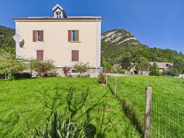 Immeuble de rendement avec 2 appartements, atelier et grand terrain à Noiraigue 7