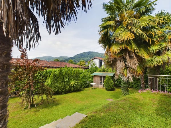 Modernes 2.5-Zimmer-Einfamilienhaus in Caslano mit Blick ins Grüne / Vendiamo casa indipendente 2.5 a Caslano - bellissimo quartiere vicino al Lago 1