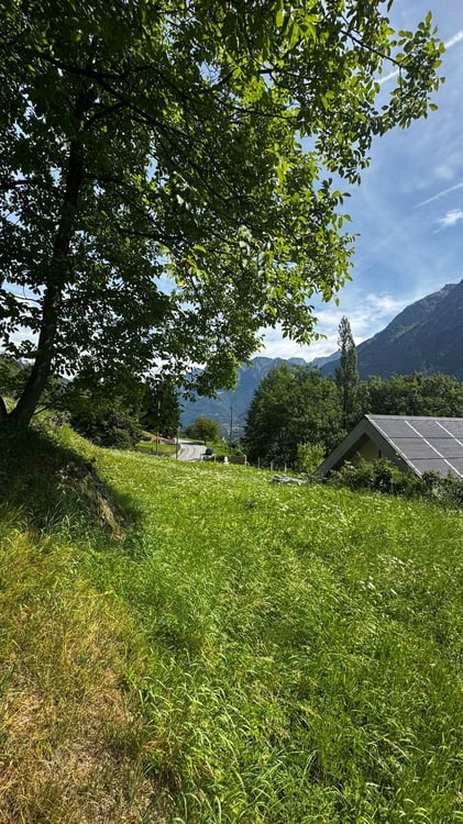 Terreno edificabile Val di Blenio, con un 'ottima esposizione solare,vista montagne. 2