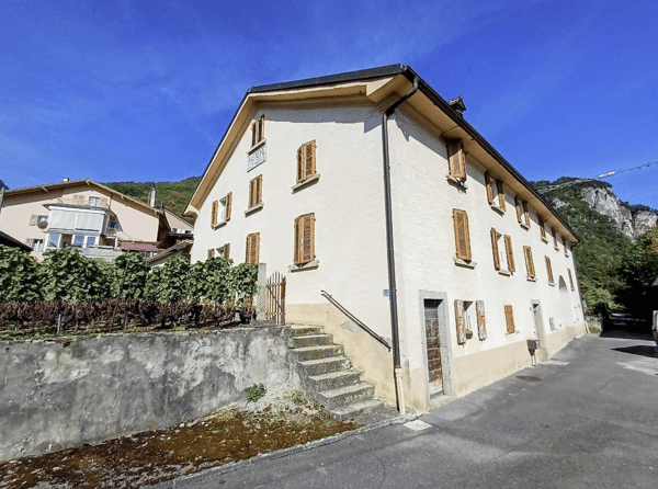 Terrain (constructible) de 1823 m2 et immeuble à vendre dans la commune de Vouvry 2