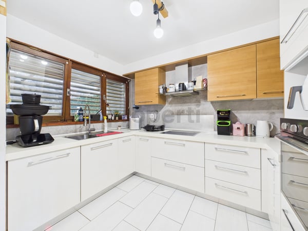 La casa perfetta per la famiglia: spazio, luce e panorama (vista lago) 2