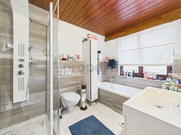 La casa perfetta per la famiglia: spazio, luce e panorama (vista lago) 10