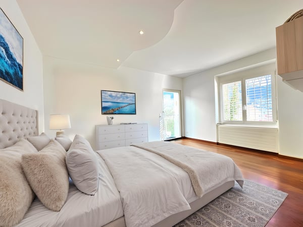 Villa Soleggiata con Vista Mozzafiato 8