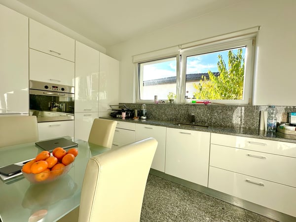 Villa Soleggiata con Vista Mozzafiato 4