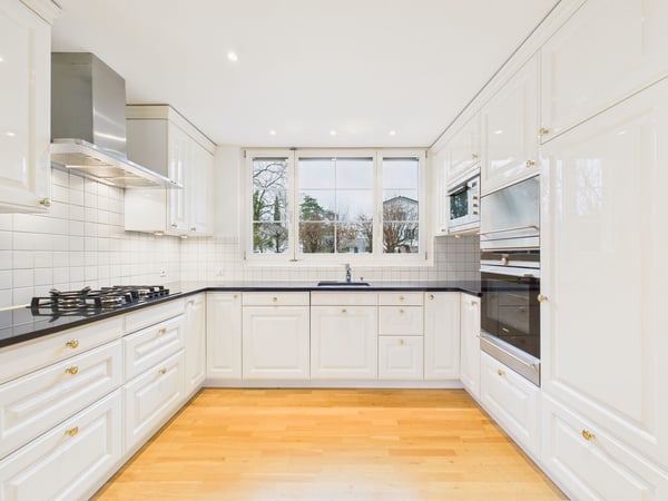 Wohnen im Licht: Exklusives Einfamilienhaus in Reinach, Kanton BL 4