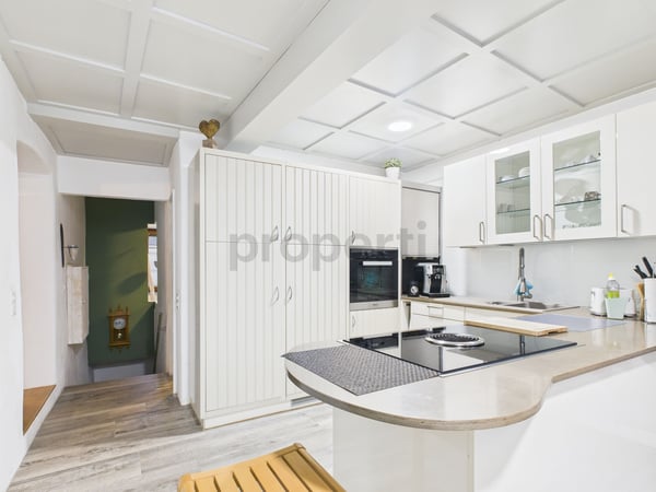 Charmante 1.5-Zimmer-Maisonette-Wohnung im historischen Zehntenhaus  Wo Geschichte auf modernen Wohnkomfort trifft 1