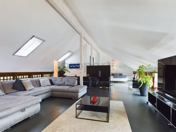 Einzigartige Loft-Wohnung mit beeindruckender Raumhöhe und moderner Ausstattung 2