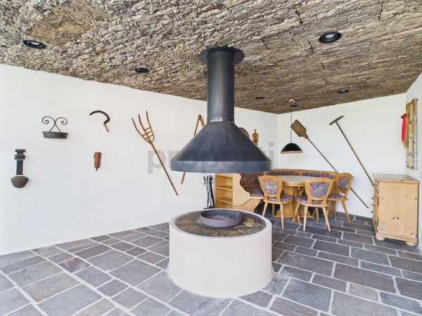 Einfamilienhaus mit Pool, Poolhaus & viel Umschwung 4