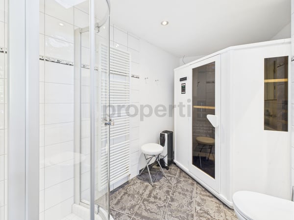 Einfamilienhaus mit Pool, Poolhaus & viel Umschwung 9