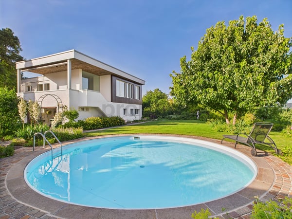 Einfamilienhaus mit Pool, Poolhaus & viel Umschwung 1