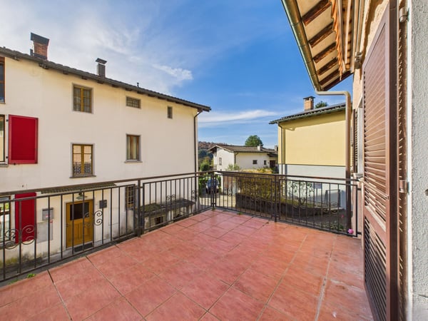 Incantevole casa a schiera nella pittoresca regione di Tresa 5