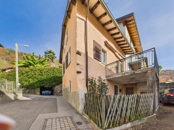 Incantevole casa a schiera nella pittoresca regione di Tresa 2