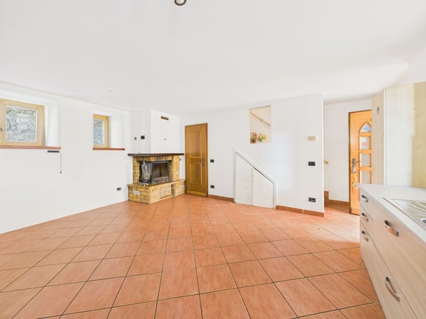 Incantevole casa a schiera nella pittoresca regione di Tresa 7