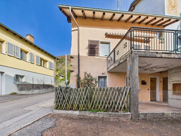 Incantevole casa a schiera nella pittoresca regione di Tresa 1