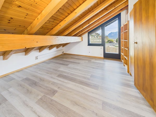 Élégante 1 pièces maisonette rénovée avec cave, Sion 8