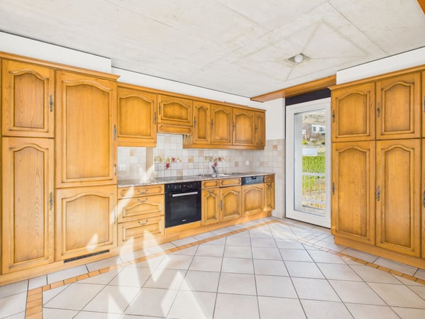 Élégante 1 pièces maisonette rénovée avec cave, Sion 2