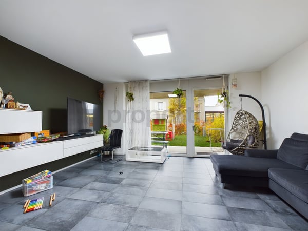 Einzigartige, familienfreundliche 1.5-Zimmer Maisonette-Gartenwohnung an sonniger Lage in Dottikon 2