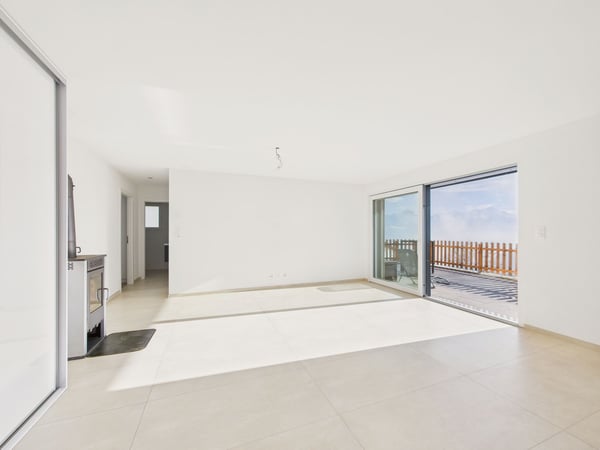 Appartement de 1.5 pièces spacieux et lumineux avec une grande terrasse et une vue imprenable sur les montagnes à Miex, VS. 1