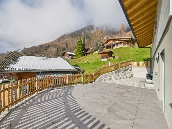 Appartement de 1.5 pièces spacieux et lumineux avec une grande terrasse et une vue imprenable sur les montagnes à Miex, VS. 12
