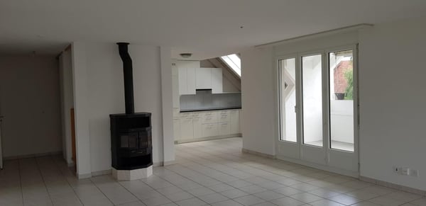 Geräumige 1.5-Zimmer-Attika-Maisonettewohnung mit sonnigem Balkon, Wängi 2