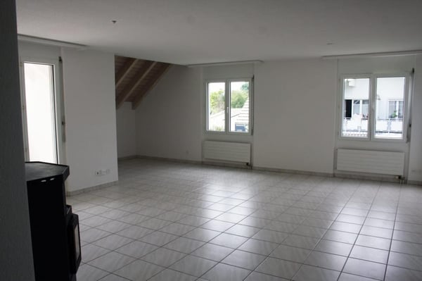 Geräumige 1.5-Zimmer-Attika-Maisonettewohnung mit sonnigem Balkon, Wängi 1