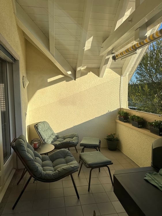 Geräumige 1.5-Zimmer-Attika-Maisonettewohnung mit sonnigem Balkon, Wängi 8