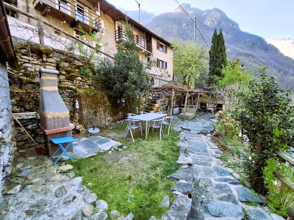 Affascinante rustico nella pittoresca regione Verzasca / Corippo, Cantone TI 12