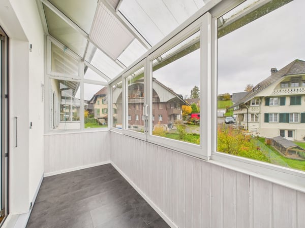 Charmante 1.5 Zimmer Wohnung mit sonnigen Wintergarten 1