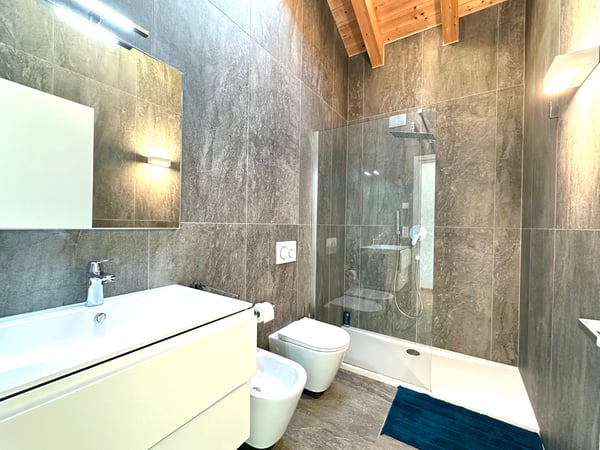 Eleganza Moderna e Comfort: Villa con Rifiniture di Pregio 9