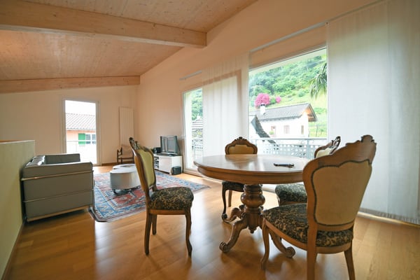 Renoviertes Haus in Contone bestehend aus Penthouse und zwei WohnungenCasa ristrutturata a Contone composta da attico e due appartamenti 5