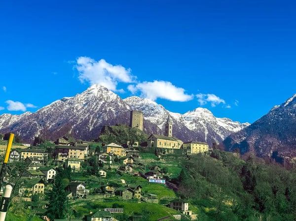 Charmantes Reihenhaus in Santa Maria Calanca mit Panoramablick 2