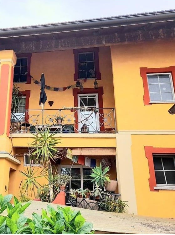 Villa depoca ristrutturata con giardino botanico e tre appartamenti indipendenti  Gudo, Bellinzona 1