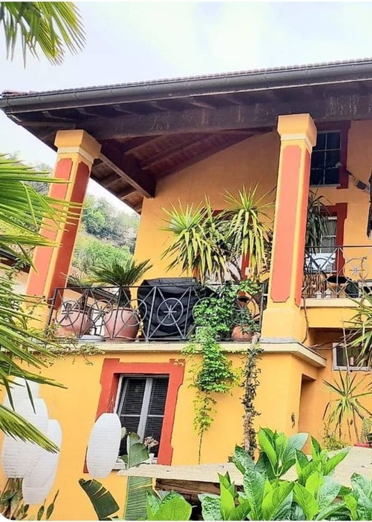 Villa depoca ristrutturata con giardino botanico e tre appartamenti indipendenti  Gudo, Bellinzona 2