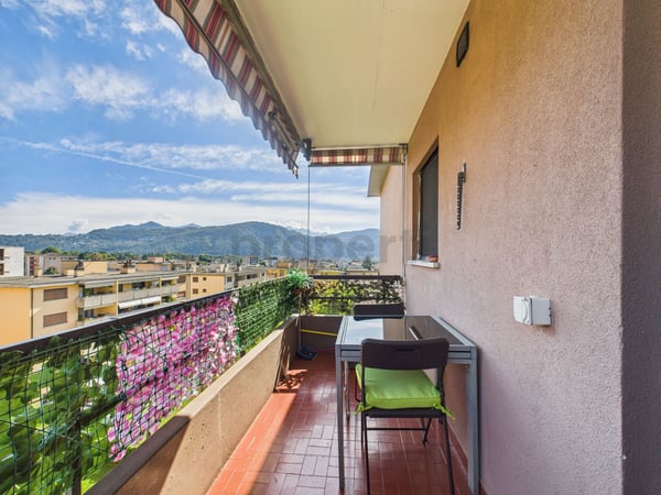 Attico ristrutturato 1.5 locali con vista lago a Caslano 10