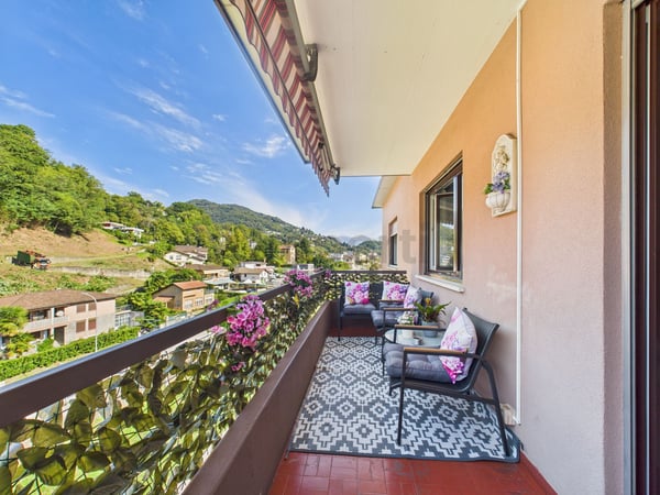 Attico ristrutturato 1.5 locali con vista lago a Caslano 9