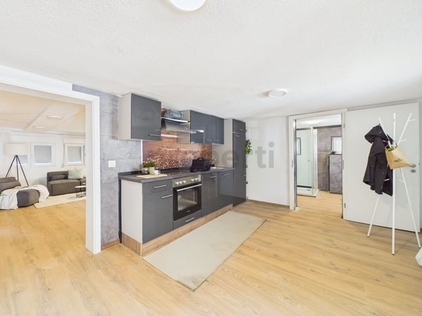 Charmante 1.5-Zimmer-Wohnung in historischem Gebäude in Steg VS 2