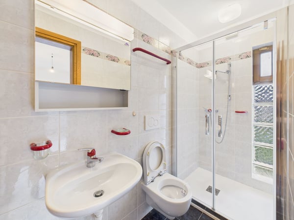 Esclusiva Villa bifamiliare con ampio giardino e piscina privata a Bellinzona, TI 12